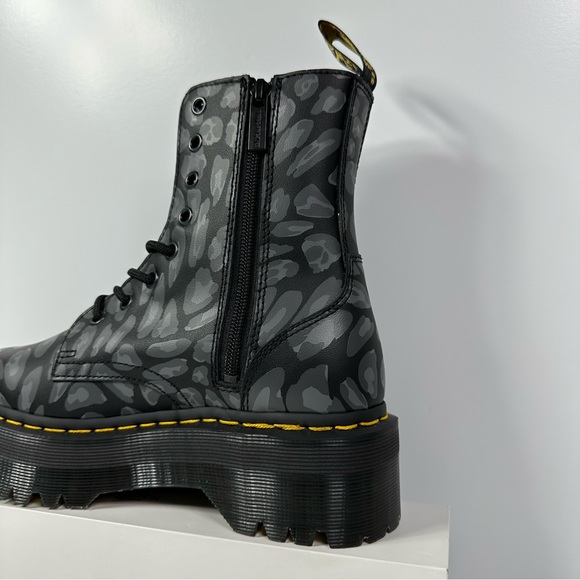 DOC JADON BOOTS LEOPARD PRINT PLATFORM WOMENS SIZE 7 CAMOUFLAGE LEATHER 8 EYE - Picture 10 of 10